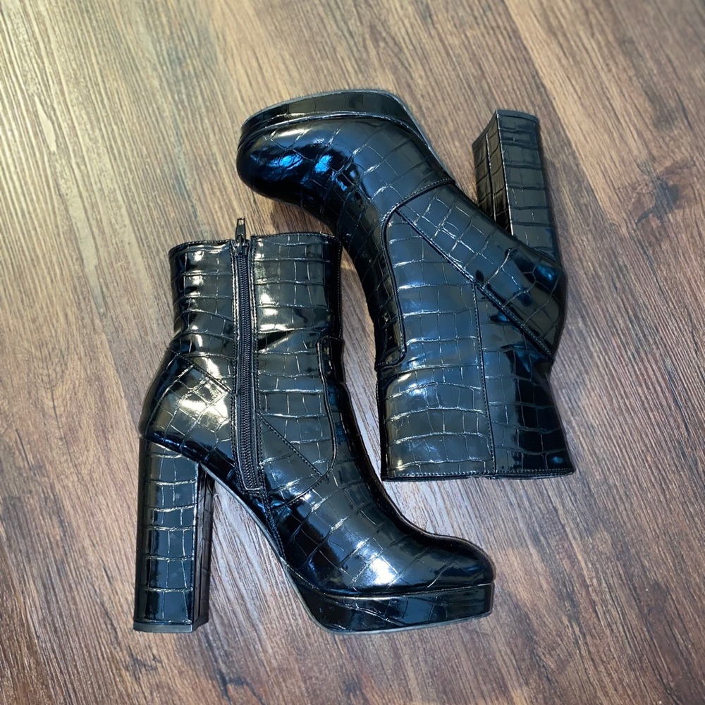 High heel boots